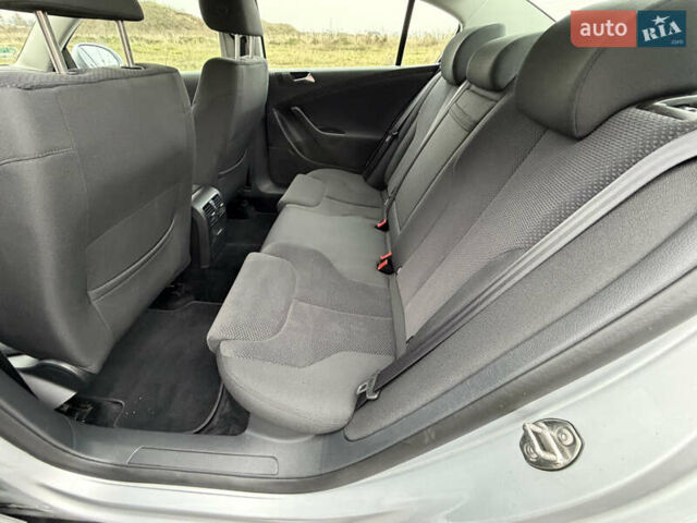 Сірий Фольксваген Пассат, об'ємом двигуна 1.6 л та пробігом 217 тис. км за 8999 $, фото 67 на Automoto.ua