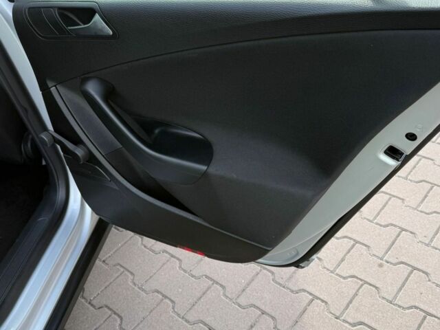 Сірий Фольксваген Пассат, об'ємом двигуна 1.6 л та пробігом 194 тис. км за 7999 $, фото 20 на Automoto.ua