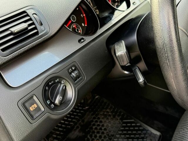 Сірий Фольксваген Пассат, об'ємом двигуна 1.6 л та пробігом 194 тис. км за 7999 $, фото 17 на Automoto.ua