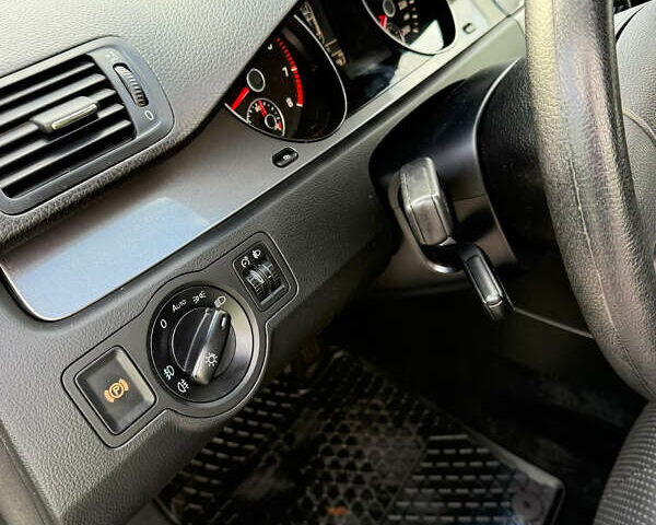 Фольксваген Пассат 2009 в Виннице на Automoto.ua Серый Фольксваген Пассат, объемом двигателя 1.6 л и пробегом 194 тыс. км за 7999 $, фото 70 на Automoto.ua