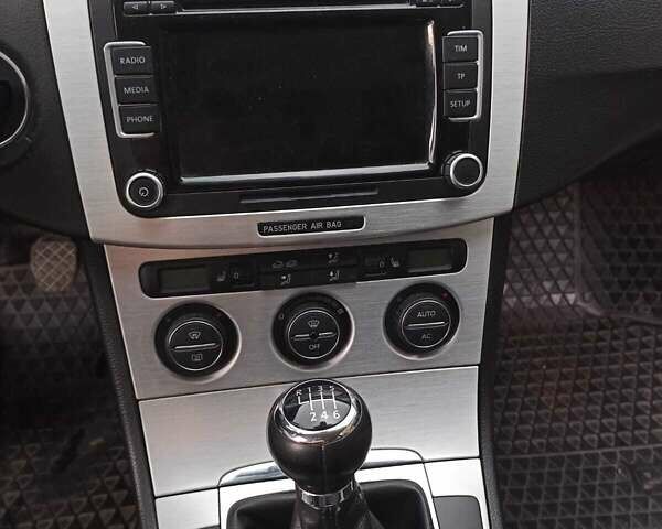 Серый Фольксваген Пассат, объемом двигателя 1.8 л и пробегом 147 тыс. км за 9800 $, фото 10 на Automoto.ua