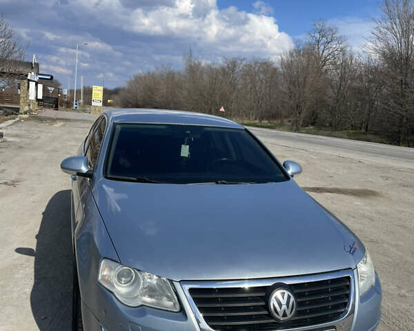 Серый Фольксваген Пассат, объемом двигателя 1.8 л и пробегом 224 тыс. км за 7600 $, фото 1 на Automoto.ua