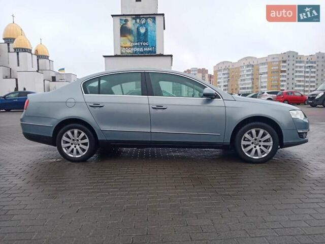 Серый Фольксваген Пассат, объемом двигателя 1.8 л и пробегом 96 тыс. км за 9000 $, фото 1 на Automoto.ua