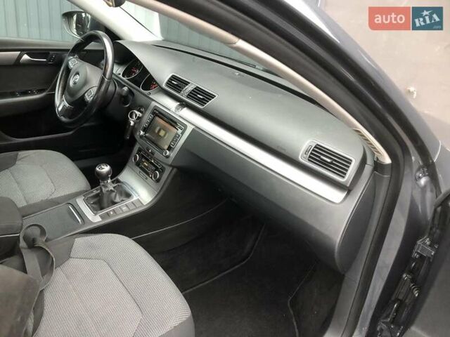 Сірий Фольксваген Пассат, об'ємом двигуна 1.6 л та пробігом 216 тис. км за 9650 $, фото 17 на Automoto.ua