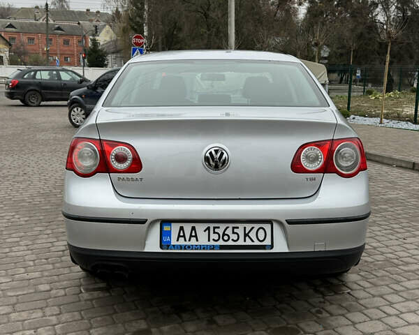 Серый Фольксваген Пассат, объемом двигателя 1.8 л и пробегом 277 тыс. км за 5000 $, фото 13 на Automoto.ua
