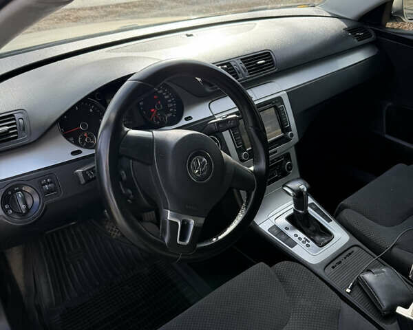 Фольксваген Пассат 2010 в Калуше на Automoto.ua Серый Фольксваген Пассат, объемом двигателя 2 л и пробегом 350 тыс. км за 6900 $, фото 10 на Automoto.ua