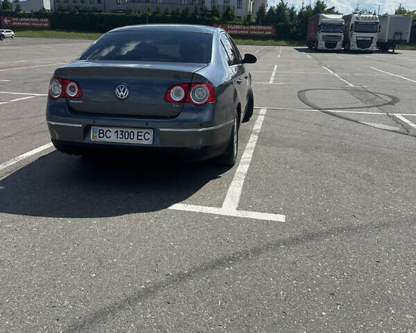 Серый Фольксваген Пассат, объемом двигателя 1.8 л и пробегом 260 тыс. км за 6100 $, фото 7 на Automoto.ua