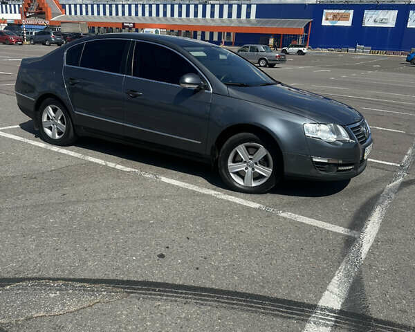 Серый Фольксваген Пассат, объемом двигателя 1.8 л и пробегом 260 тыс. км за 6100 $, фото 5 на Automoto.ua