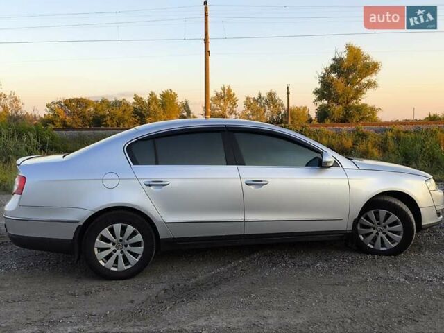 Серый Фольксваген Пассат, объемом двигателя 1.97 л и пробегом 288 тыс. км за 8800 $, фото 2 на Automoto.ua
