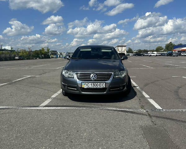 Серый Фольксваген Пассат, объемом двигателя 1.8 л и пробегом 260 тыс. км за 6100 $, фото 10 на Automoto.ua