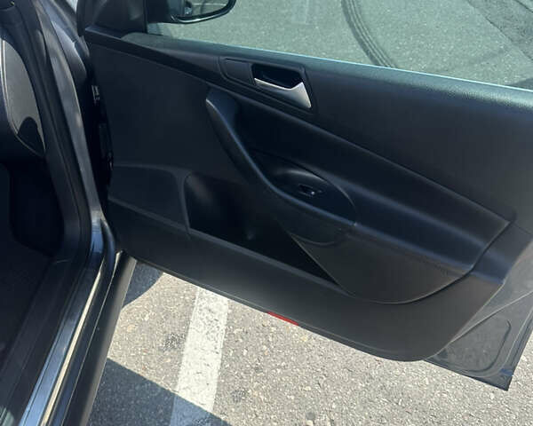 Серый Фольксваген Пассат, объемом двигателя 1.8 л и пробегом 260 тыс. км за 6100 $, фото 12 на Automoto.ua