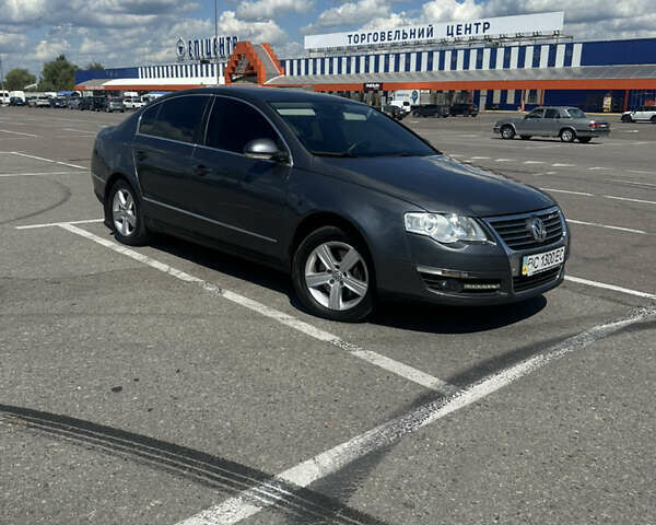Серый Фольксваген Пассат, объемом двигателя 1.8 л и пробегом 260 тыс. км за 6100 $, фото 8 на Automoto.ua