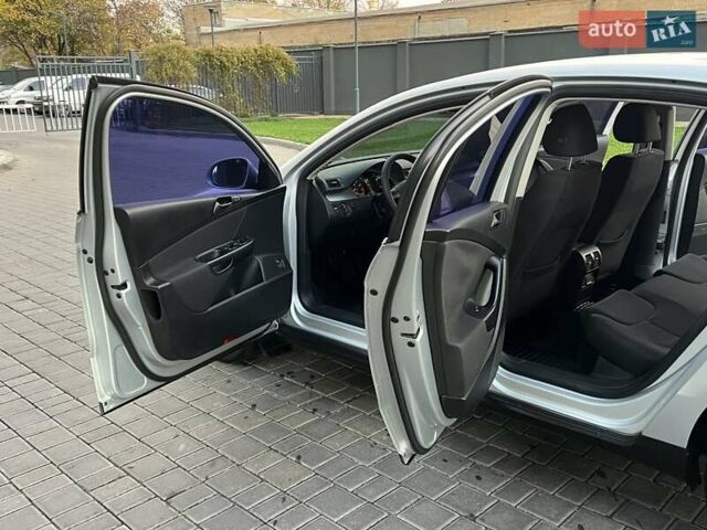 Серый Фольксваген Пассат, объемом двигателя 1.8 л и пробегом 163 тыс. км за 7650 $, фото 62 на Automoto.ua