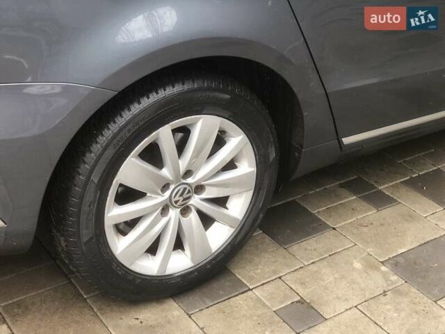 Сірий Фольксваген Пассат, об'ємом двигуна 1.6 л та пробігом 216 тис. км за 9650 $, фото 16 на Automoto.ua