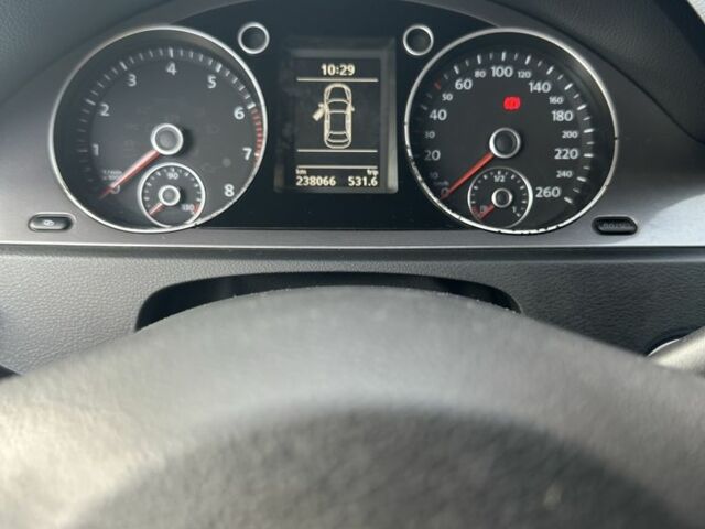 Серый Фольксваген Пассат, объемом двигателя 1.8 л и пробегом 238 тыс. км за 3800 $, фото 9 на Automoto.ua