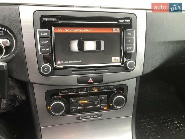 Сірий Фольксваген Пассат, об'ємом двигуна 1.6 л та пробігом 216 тис. км за 9650 $, фото 4 на Automoto.ua