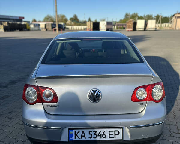 Серый Фольксваген Пассат, объемом двигателя 1.97 л и пробегом 294 тыс. км за 7400 $, фото 4 на Automoto.ua