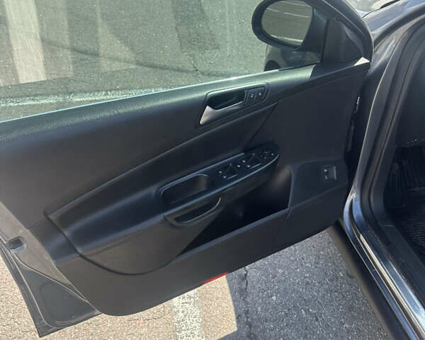 Серый Фольксваген Пассат, объемом двигателя 1.8 л и пробегом 260 тыс. км за 6100 $, фото 11 на Automoto.ua