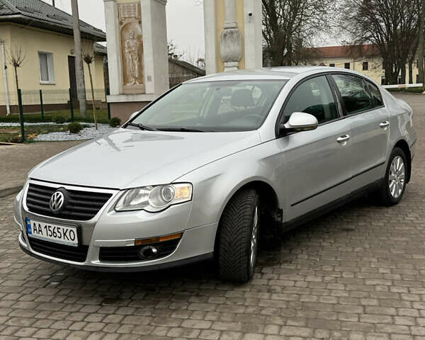 Серый Фольксваген Пассат, объемом двигателя 1.8 л и пробегом 277 тыс. км за 5000 $, фото 5 на Automoto.ua