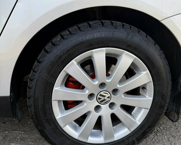 Фольксваген Пассат 2010 в Калуше на Automoto.ua Серый Фольксваген Пассат, объемом двигателя 2 л и пробегом 350 тыс. км за 6900 $, фото 9 на Automoto.ua