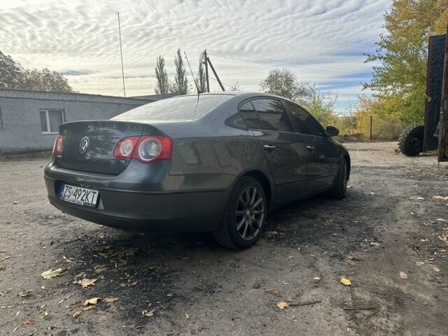 Серый Фольксваген Пассат, объемом двигателя 1.8 л и пробегом 238 тыс. км за 3800 $, фото 3 на Automoto.ua