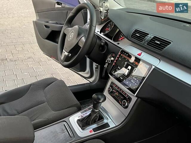 Серый Фольксваген Пассат, объемом двигателя 1.8 л и пробегом 163 тыс. км за 7650 $, фото 52 на Automoto.ua