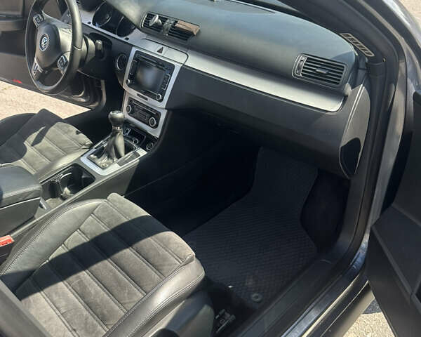 Серый Фольксваген Пассат, объемом двигателя 1.8 л и пробегом 260 тыс. км за 6100 $, фото 15 на Automoto.ua