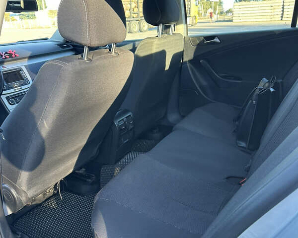 Серый Фольксваген Пассат, объемом двигателя 1.97 л и пробегом 294 тыс. км за 7400 $, фото 12 на Automoto.ua