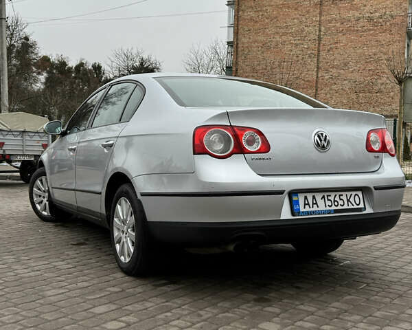 Серый Фольксваген Пассат, объемом двигателя 1.8 л и пробегом 277 тыс. км за 5000 $, фото 16 на Automoto.ua