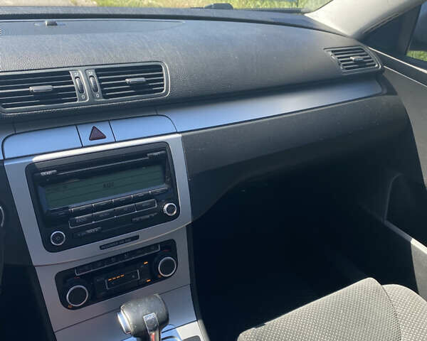 Серый Фольксваген Пассат, объемом двигателя 2 л и пробегом 262 тыс. км за 8600 $, фото 11 на Automoto.ua