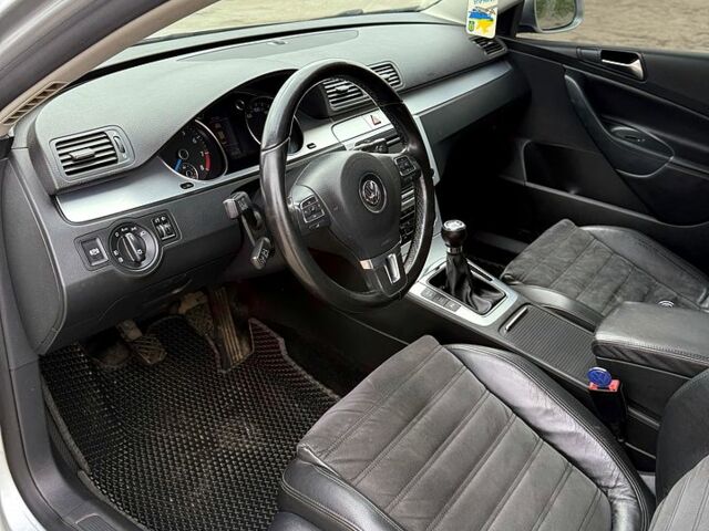 Серый Фольксваген Пассат, объемом двигателя 1.8 л и пробегом 144 тыс. км за 6800 $, фото 3 на Automoto.ua