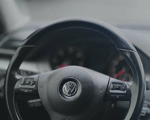 Серый Фольксваген Пассат, объемом двигателя 1.97 л и пробегом 238 тыс. км за 8700 $, фото 31 на Automoto.ua