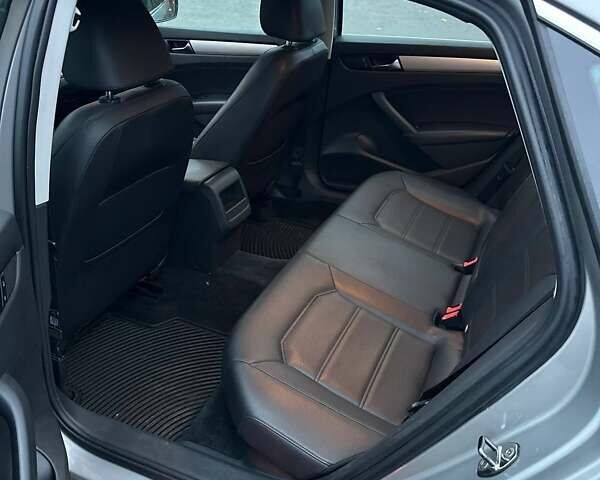 Сірий Фольксваген Пассат, об'ємом двигуна 2.48 л та пробігом 216 тис. км за 8250 $, фото 25 на Automoto.ua