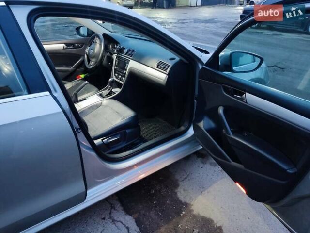 Серый Фольксваген Пассат, объемом двигателя 2.48 л и пробегом 169 тыс. км за 9900 $, фото 9 на Automoto.ua