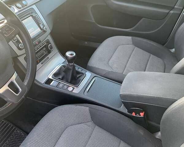 Серый Фольксваген Пассат, объемом двигателя 1.8 л и пробегом 234 тыс. км за 10300 $, фото 11 на Automoto.ua