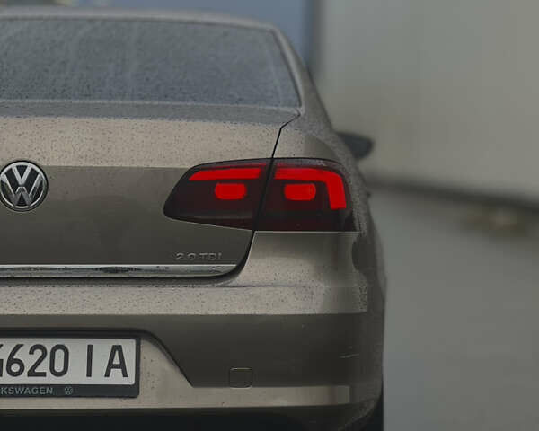 Серый Фольксваген Пассат, объемом двигателя 1.97 л и пробегом 238 тыс. км за 8700 $, фото 12 на Automoto.ua