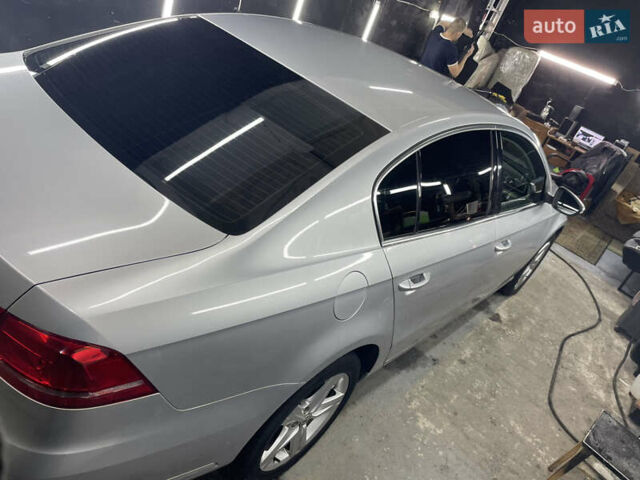 Серый Фольксваген Пассат, объемом двигателя 1.8 л и пробегом 160 тыс. км за 7800 $, фото 3 на Automoto.ua