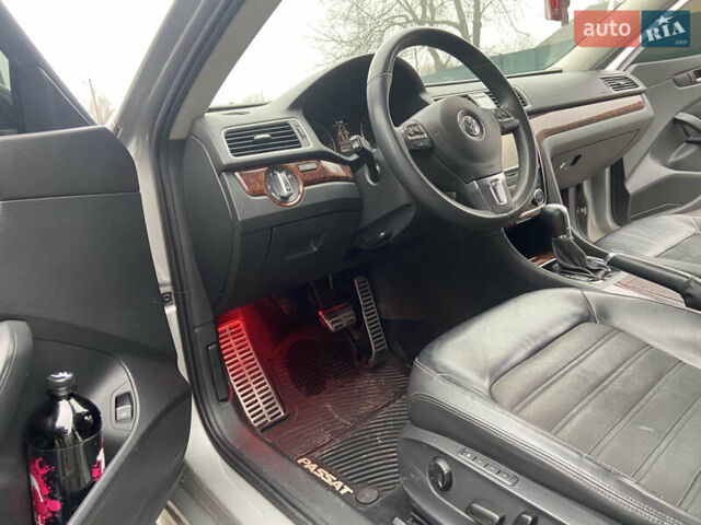 Серый Фольксваген Пассат, объемом двигателя 2.48 л и пробегом 244 тыс. км за 10900 $, фото 10 на Automoto.ua