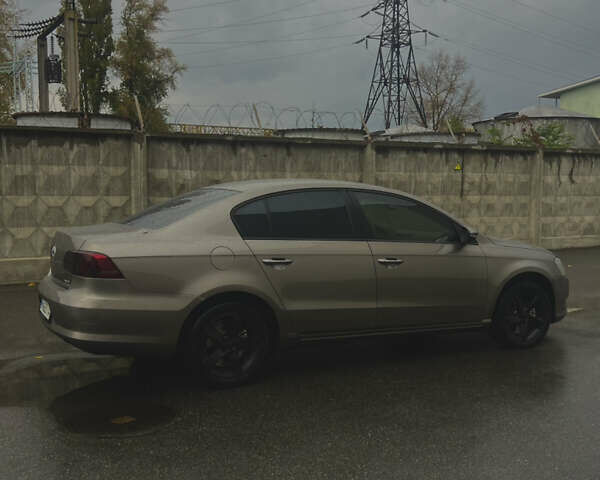 Серый Фольксваген Пассат, объемом двигателя 1.97 л и пробегом 238 тыс. км за 8700 $, фото 15 на Automoto.ua