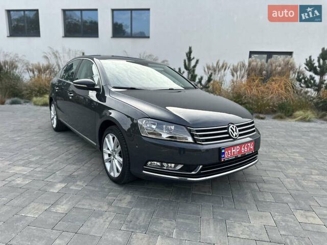 Серый Фольксваген Пассат, объемом двигателя 1.8 л и пробегом 214 тыс. км за 11900 $, фото 1 на Automoto.ua