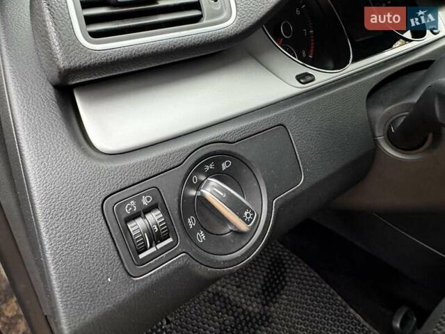 Сірий Фольксваген Пассат, об'ємом двигуна 1.8 л та пробігом 174 тис. км за 7990 $, фото 12 на Automoto.ua