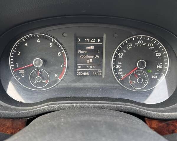 Сірий Фольксваген Пассат, об'ємом двигуна 2.5 л та пробігом 252 тис. км за 8800 $, фото 8 на Automoto.ua