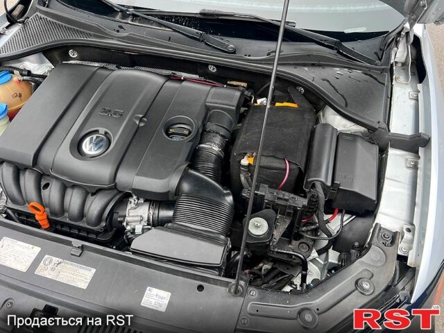 Серый Фольксваген Пассат, объемом двигателя 2.5 л и пробегом 309 тыс. км за 8200 $, фото 9 на Automoto.ua