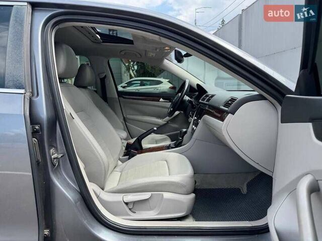 Сірий Фольксваген Пассат, об'ємом двигуна 2.48 л та пробігом 240 тис. км за 9700 $, фото 30 на Automoto.ua