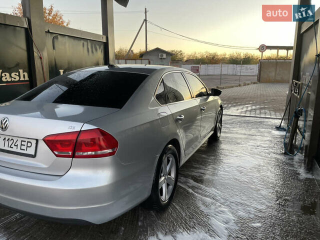 Серый Фольксваген Пассат, объемом двигателя 2.48 л и пробегом 228 тыс. км за 9500 $, фото 4 на Automoto.ua