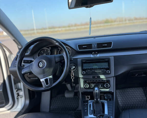 Серый Фольксваген Пассат, объемом двигателя 1.97 л и пробегом 277 тыс. км за 9200 $, фото 13 на Automoto.ua