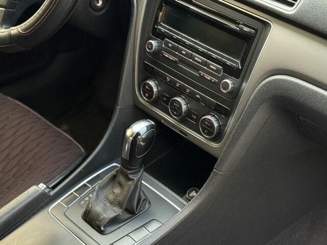 Серый Фольксваген Пассат, объемом двигателя 2.5 л и пробегом 220 тыс. км за 7500 $, фото 12 на Automoto.ua