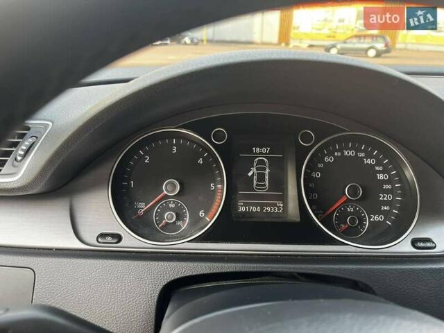 Серый Фольксваген Пассат, объемом двигателя 1.97 л и пробегом 301 тыс. км за 9800 $, фото 6 на Automoto.ua