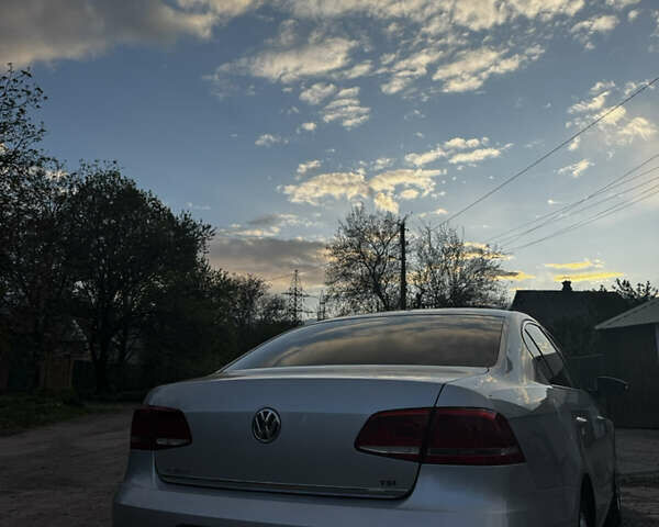 Серый Фольксваген Пассат, объемом двигателя 1.8 л и пробегом 207 тыс. км за 10500 $, фото 3 на Automoto.ua