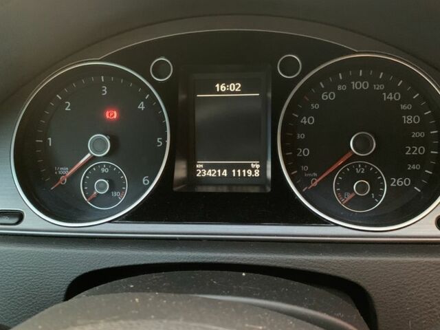 Серый Фольксваген Пассат, объемом двигателя 1.6 л и пробегом 234 тыс. км за 10700 $, фото 3 на Automoto.ua